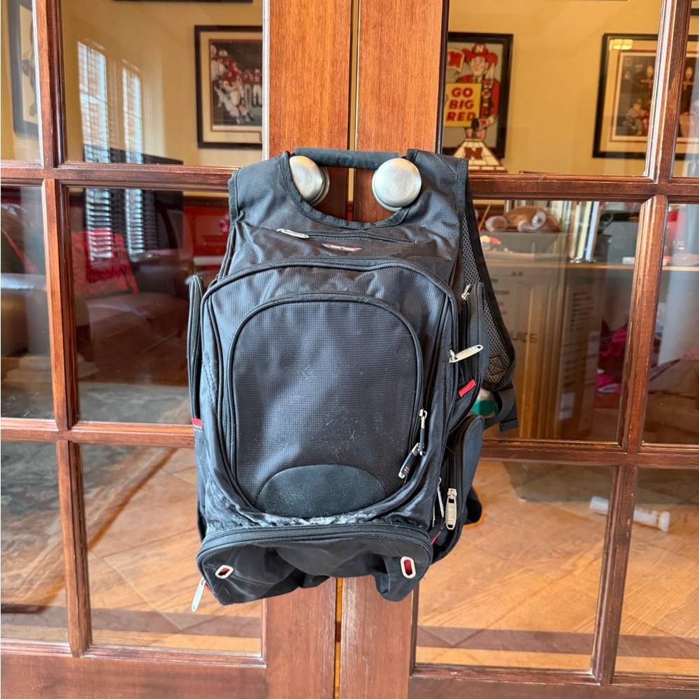 Versatile Black Backpack with Multiple Compartmen… - image 3